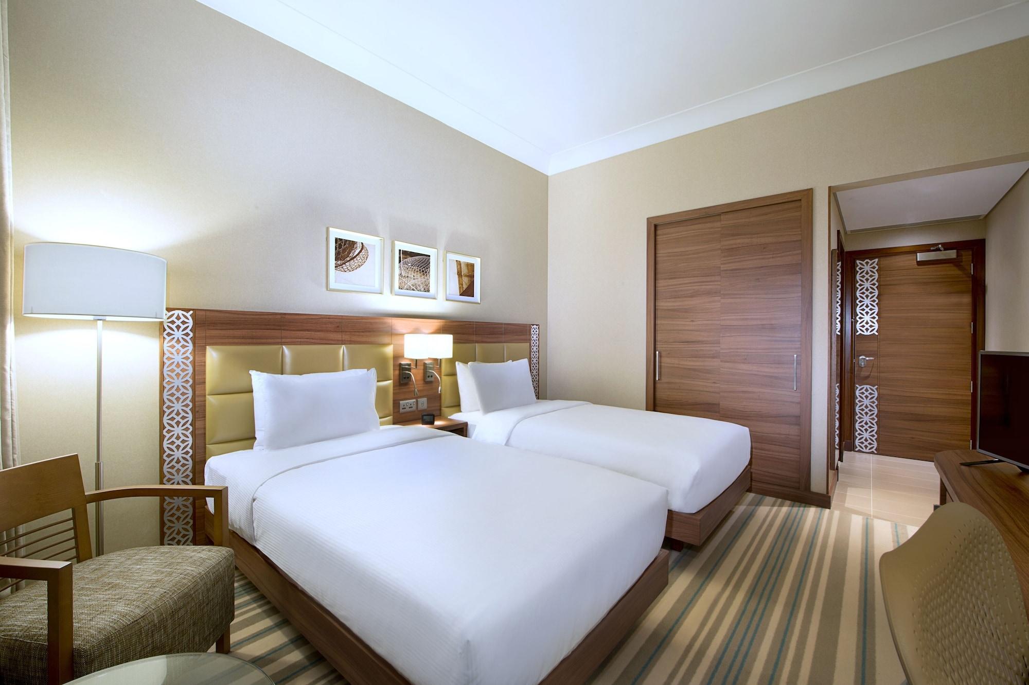 Hilton Garden Inn Dubai Al Muraqabat - Deira Bagian luar foto