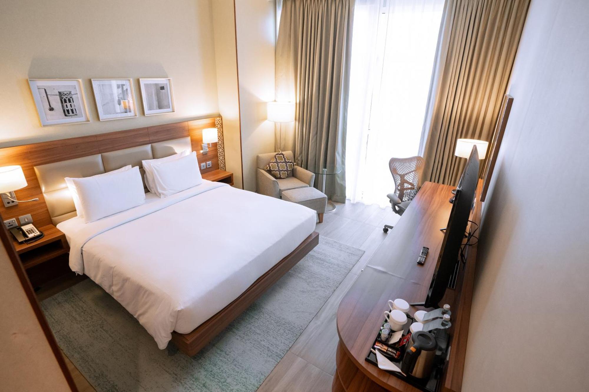 Hilton Garden Inn Dubai Al Muraqabat - Deira Bagian luar foto